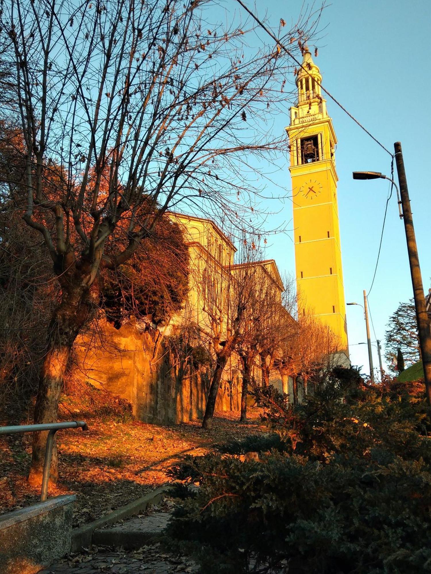 Appartamento La Casa Dei Nonni Malnate Exterior photo